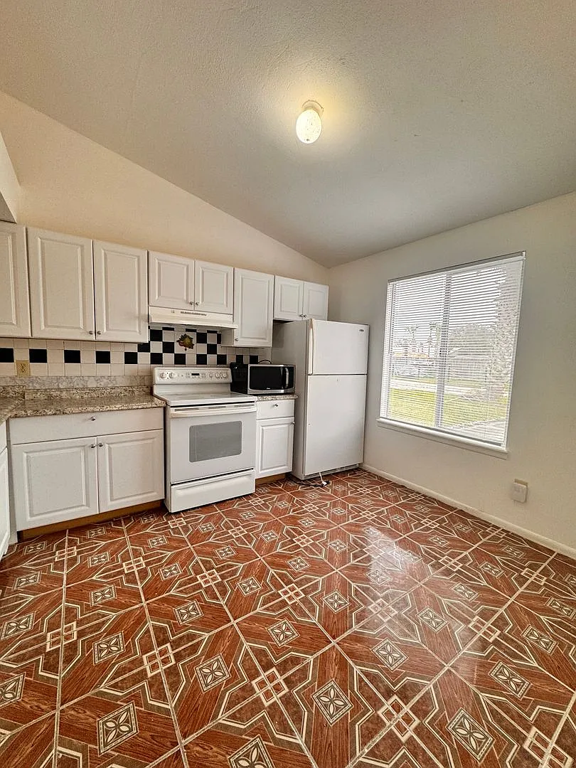 Great location! Great price! Great home! — Photo 4
