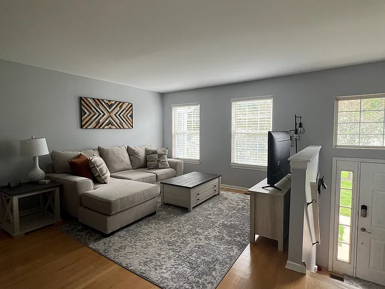 1122 Cambridge Dr — Photo 5