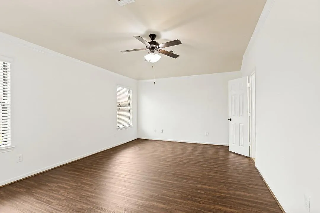 3 bed, 2.0 bath, 1620 sqft, $1,900 — Photo 3