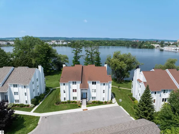 730 Centre Pl APT 18, Traverse City, MI 49686