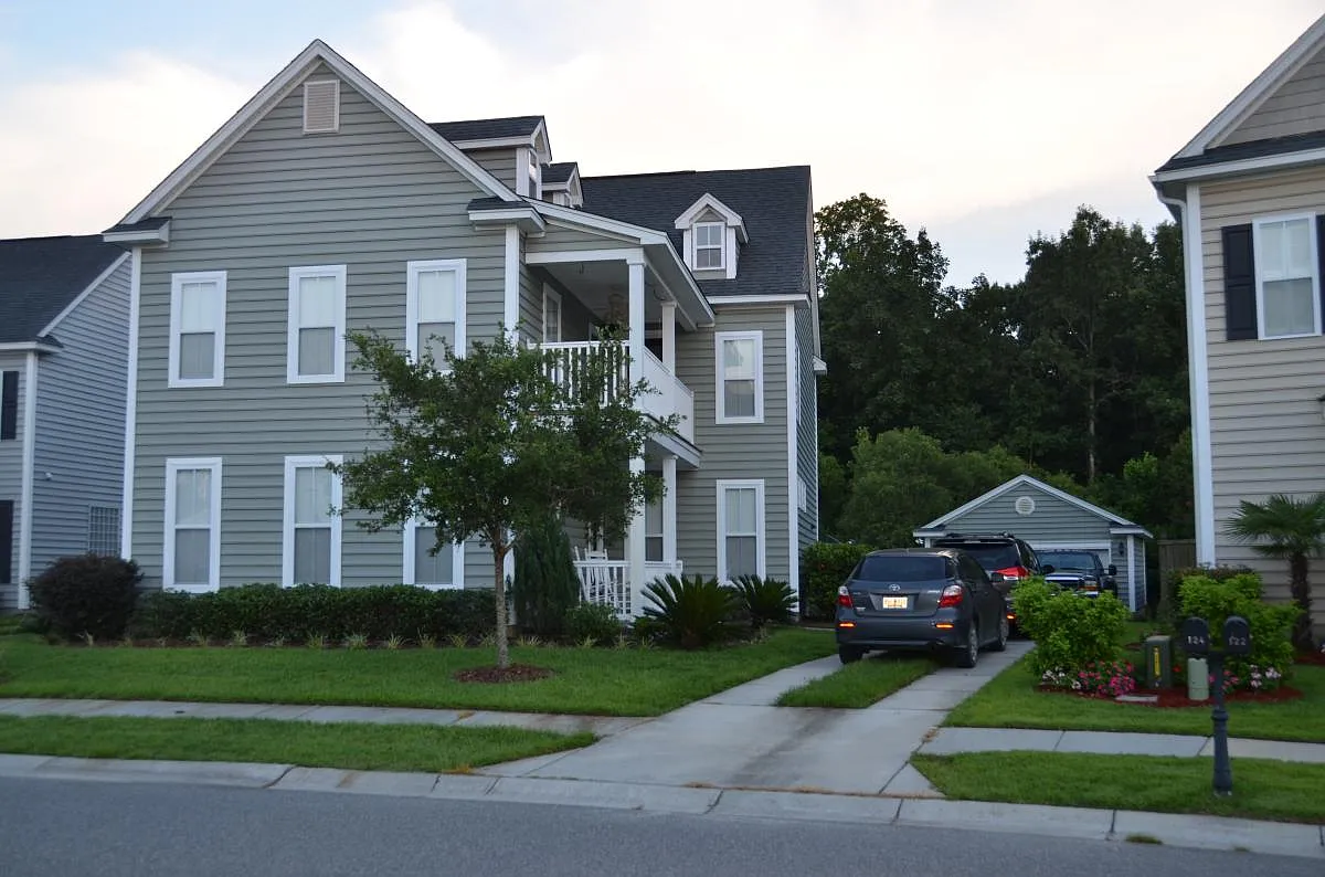 4 bed, 3.5 bath, 2504 sqft, $2,900 — Photo 1