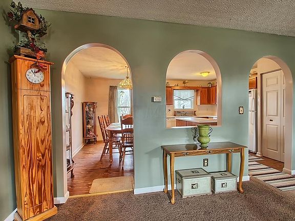 4th image of 917 W Harbinger Cres