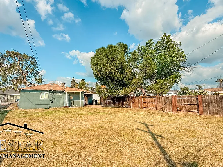 2703 Center St — Photo 17