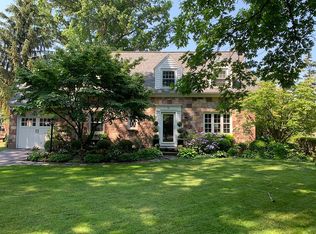 73 Sagamore Dr, Rochester, NY 14617