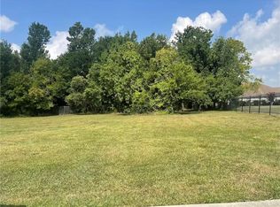 526 Oak Glen Dr, Gretna, LA 70056