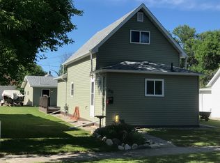 208 10th St NW, Devils Lake, ND 58301