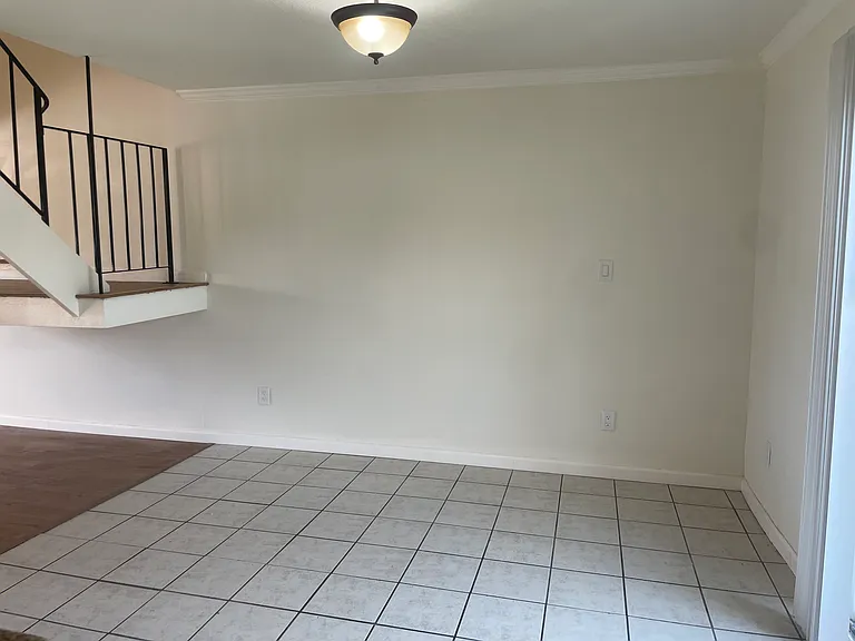 4066 Weymouth Ln — Photo 6