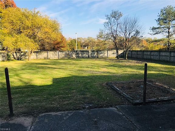 2nd image of 1293 Blueberry Hill Dr