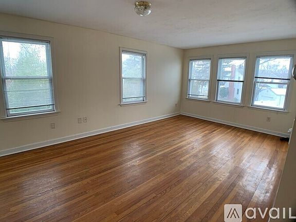 3rd image of 30 Ebbett Ave #1