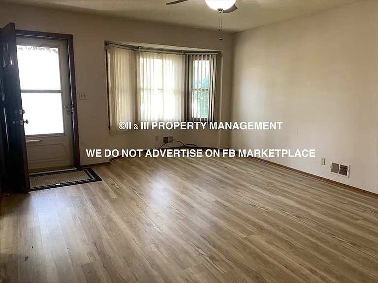 1408 SW Sunset St — Photo 3