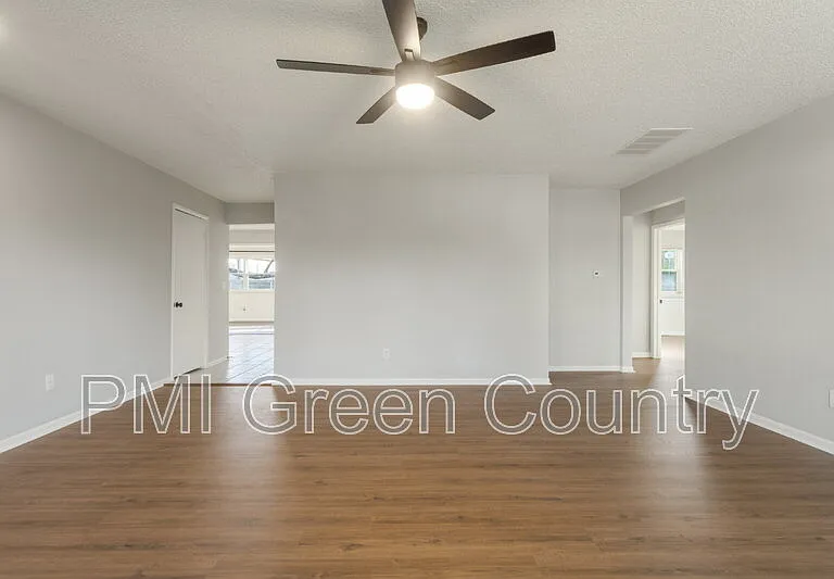 1601 S 1st Pl — Photo 6