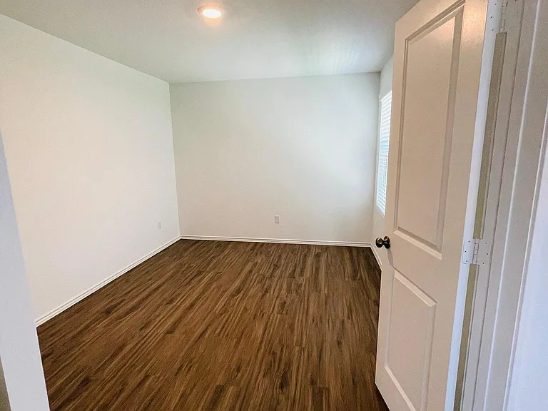 470 Jack Ryan St — Photo 15