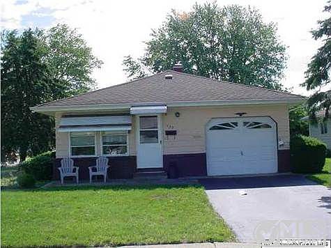 3rd image of 133 Guadeloupe Dr