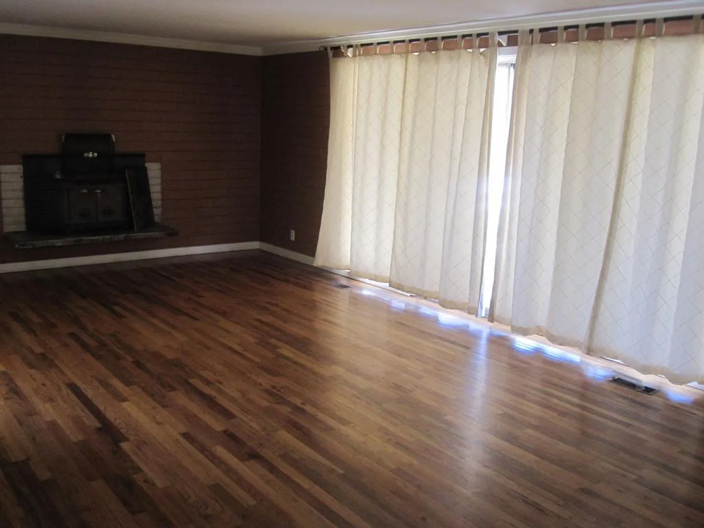 3 B / 1 B Home in La Vista Park — Photo 2