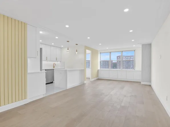 555 Kappock Street image 7 of 17