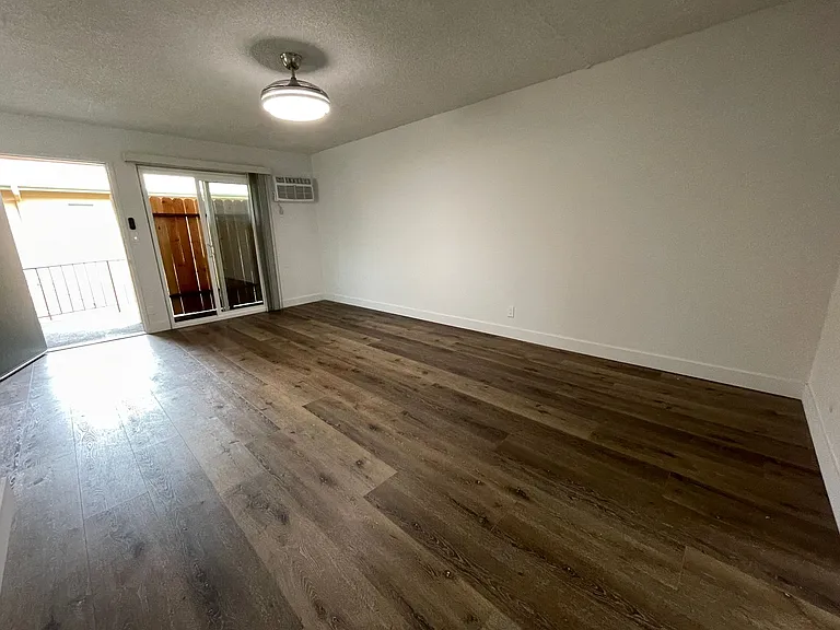 20353 Saticoy St — Photo 50