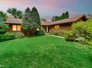 9913 Fox Shores Dr, Algonquin, IL 60102