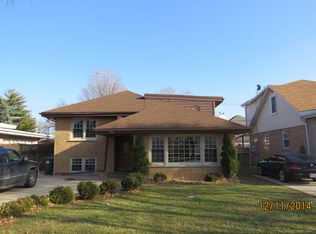 7015 N East Prairie Rd, Lincolnwood, IL 60712