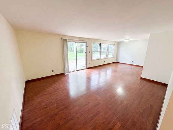 3rd image of 1537 W 74th Pl