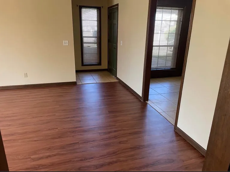 720 E Redbud Ct — Photo 8