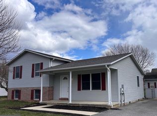 1612 Magnolia Ct, Chambersburg, PA 17202