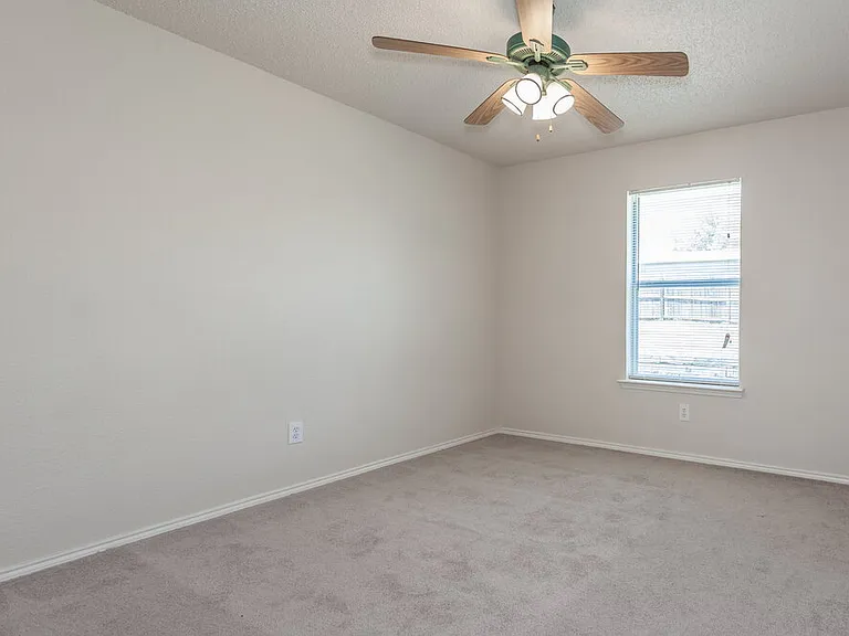 10216 Aurora Dr — Photo 8
