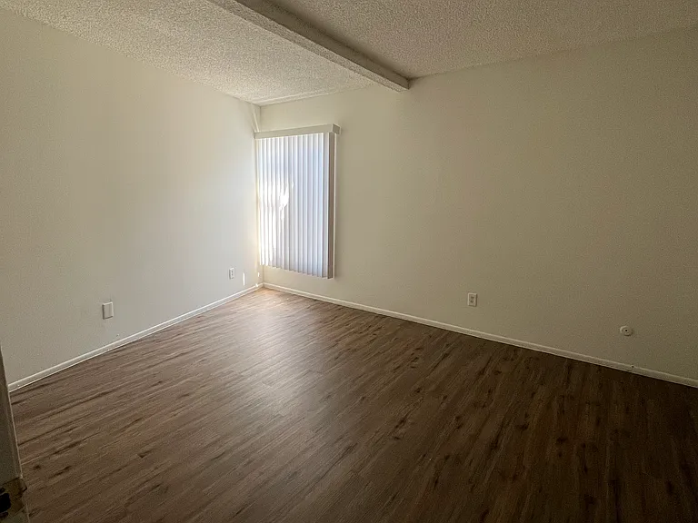 Lennox Lanai Apartments — Photo 53