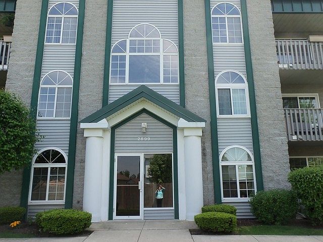 1st image of 2899 Heritage Dr APT 2C