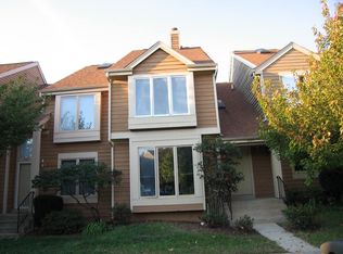 1065 Nicklaus Ct, Herndon, VA 20170