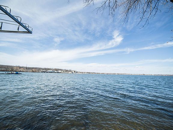 4th image of 376 Lake Dr