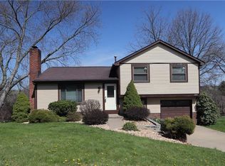 2878 Willowick Ct, Bridgeville, PA