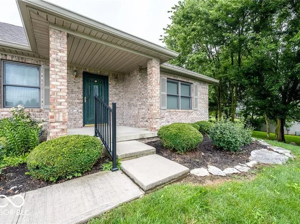 610 Longcastle Dr, Greencastle, IN 46135