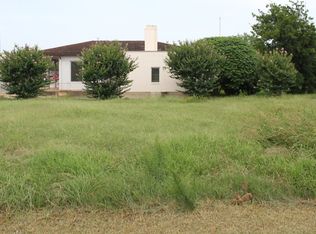 6 W 3rd, Hearne, TX 77859