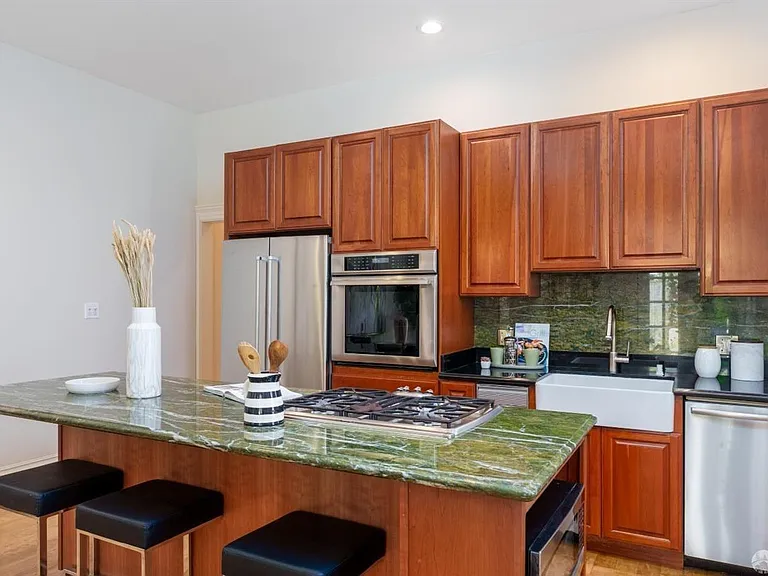 135 Scott St — Photo 13