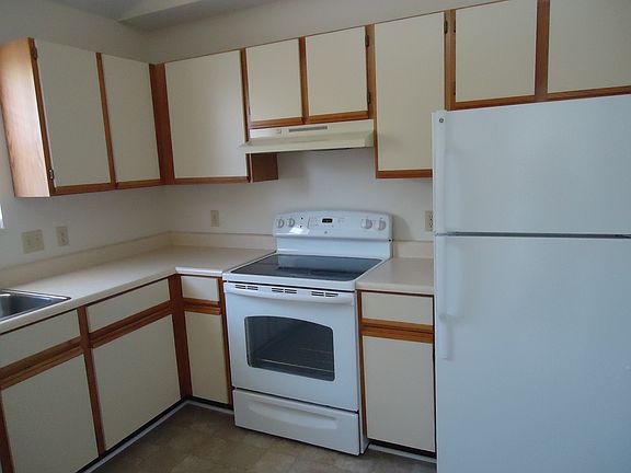 3rd image of 236 Brookwood Dr #15