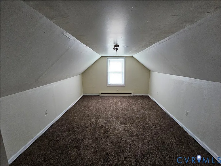 2405 Granville Ave — Photo 10