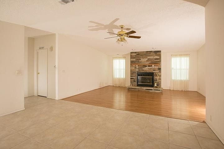 1st image of 832 Tamarind Cir