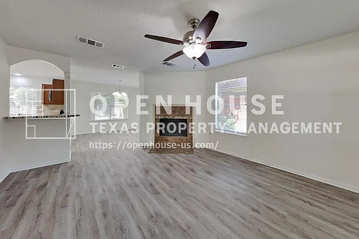 1611 Sterling Village Dr — Photo 3