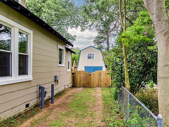 5th image of 36 Hitchens Ln