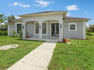 1090 11th St SW, Naples, FL 34117