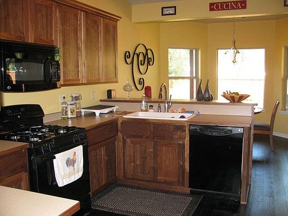 4th image of 1880 Cloverlawn Dr