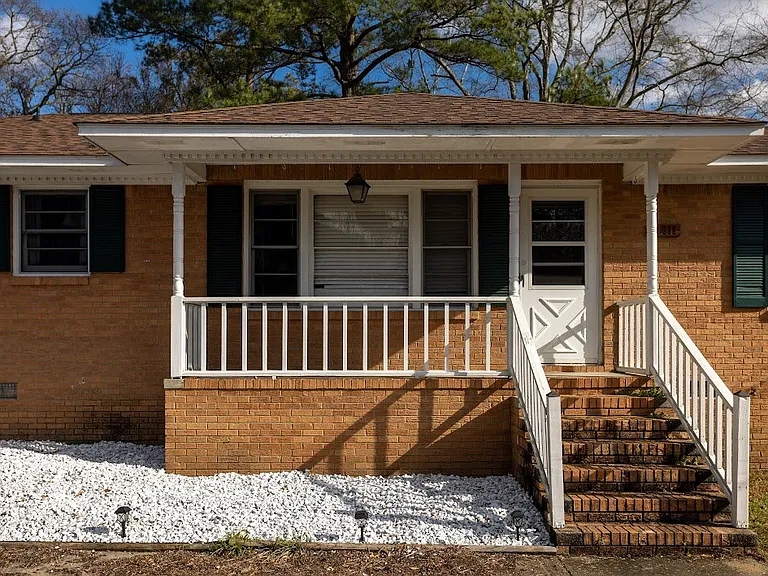 2411 Hunt Club Rd — Photo 2