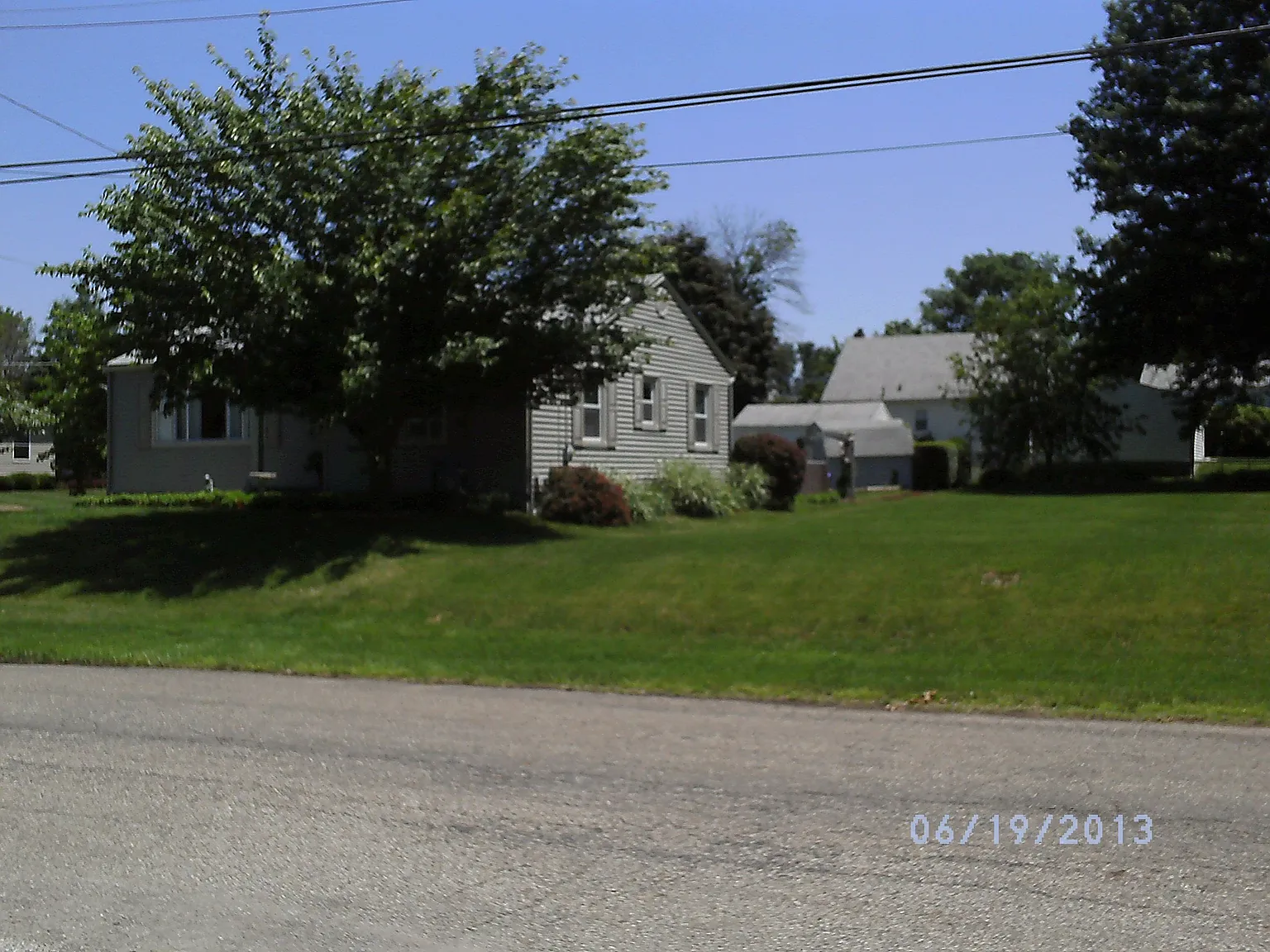 733 Charles Ave photo 1