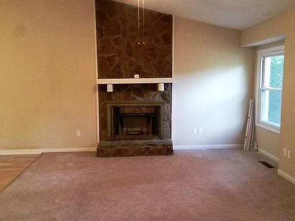 3rd image of 125 Golden Hills Dr