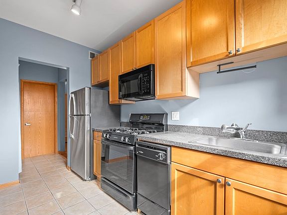 5th image of 45 N Paulina St #1