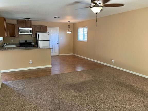 3rd image of 6423 N Del Mar Ave