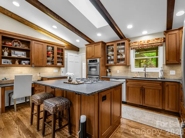 558 Middle Connestee Trl, Brevard, NC 28712