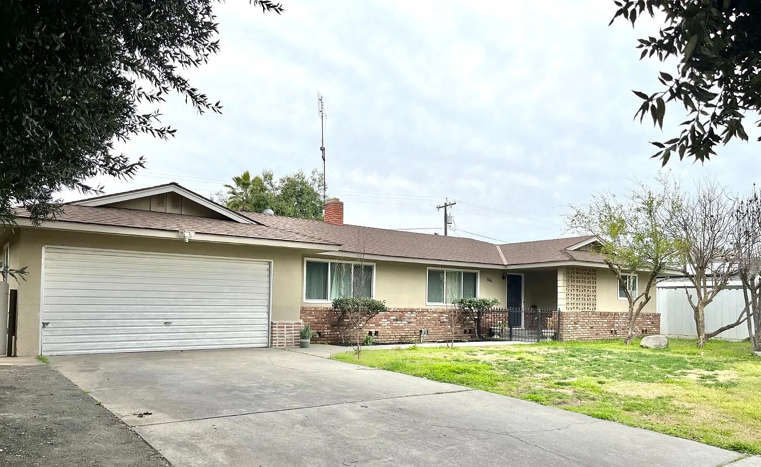 5426 E Belmont Ave photo 1