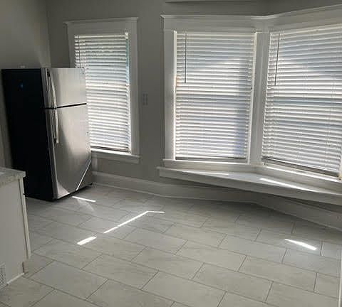 4th image of 609 E Fulton St APT B