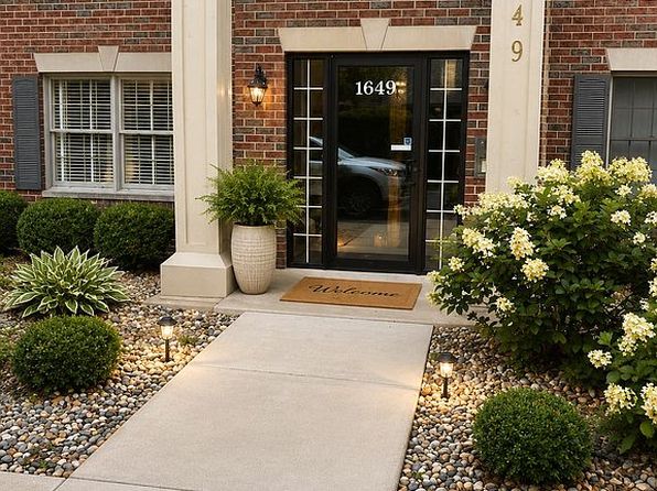 1649 White Oak Cir Unit 1-C